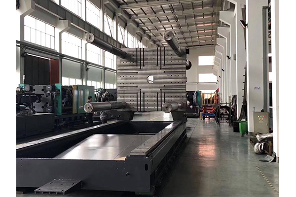   LOG 2800噸夾緊單元 3300噸注塑單元。 根據(jù)您的需求設(shè)計(jì)定制機(jī)器！ 